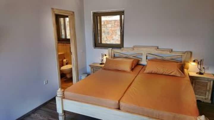 groundfloor bedroom#3 with en suite bathroom, full seaview 