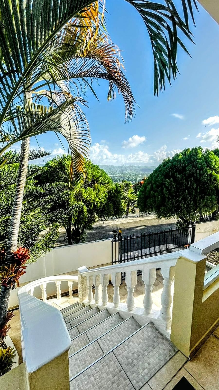 SWIMLINE HYDROTOOLS 1144 ACC44 Coussin D'air Pour Piscine Hors Sol Hivernage | 1,2 X 1,2 M – Kit D'hiver De Fermeture De Piscine | Égaliseur De Glace Résistant Au Froid | Accessoires