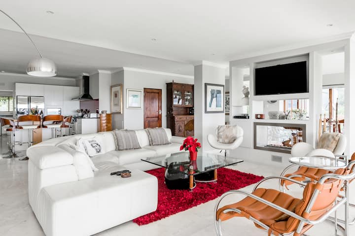 Feed Your Soul At A Glamorous Villa Set In A Vineyard - Western Cape