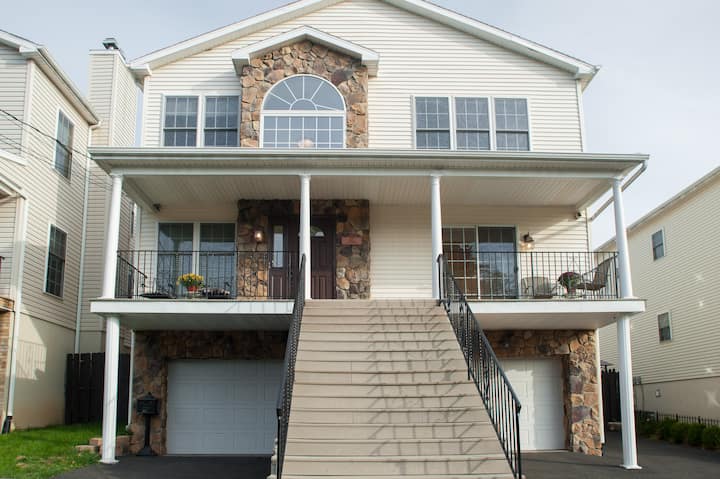 Home Away from Home - 3 Bedroom 2 Bath Apartment!
