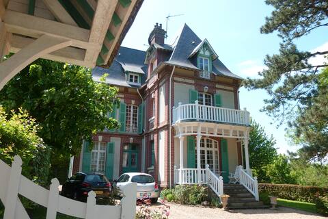 Charming house facing the sea
