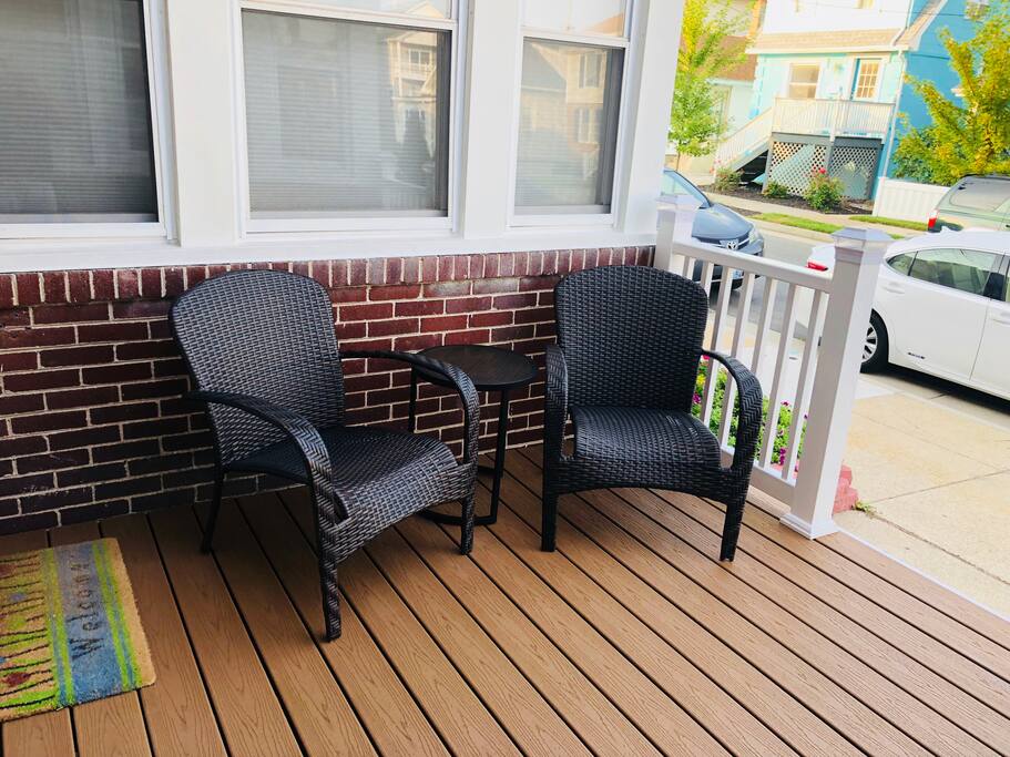 Outdoor space in the front and the back to relax outside