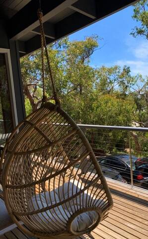 Beach house with bush views gallery image 3