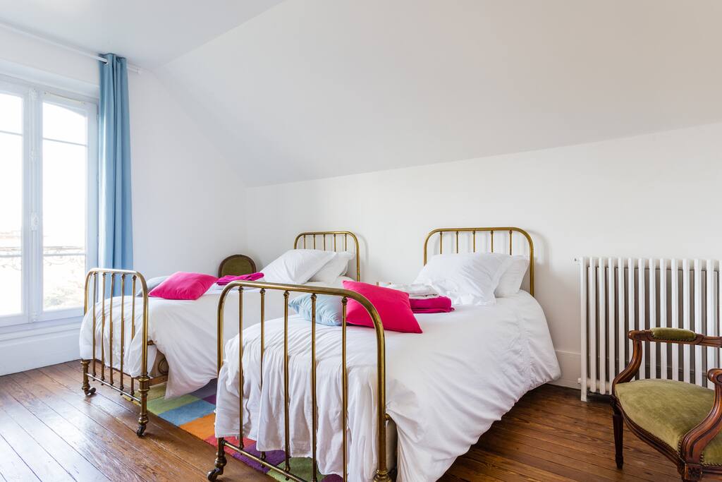 white bedroom 2 beds