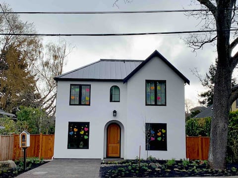 Retreat in Stunning Oak Bay.