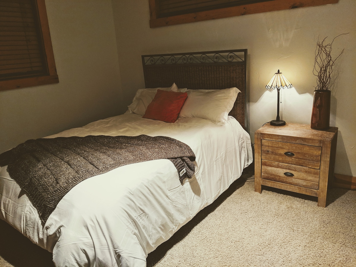 غرفة النوم 4 في الطابق السفلي الملكة