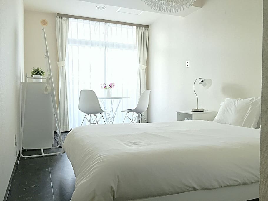 Double size Bed
H 198cm
W 140cm