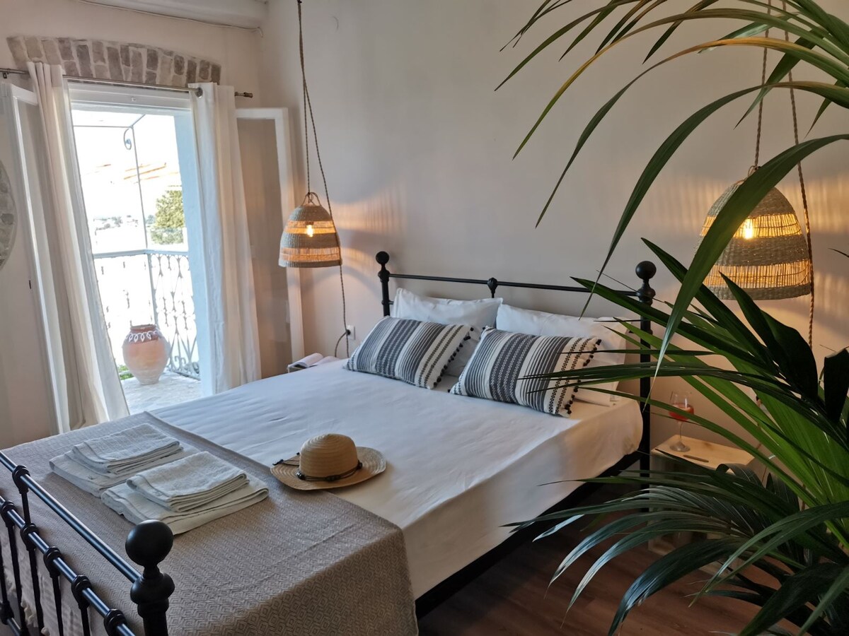 غرفة النوم الأولى على طراز بوهو ،فقط للاسترخاء والاستمتاع بالمنظر من شرفة القصص الخيالية الصغيرة ❤️