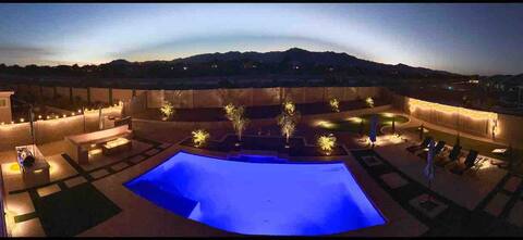 Exquisite Home W/Heated Pool Mountain Views 5 Beds