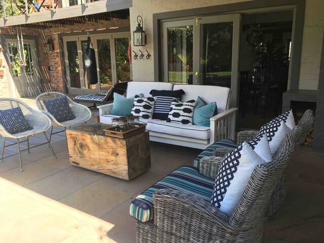 Spacious Family Home with 2 Cottages in Noordhoek gallery image 4