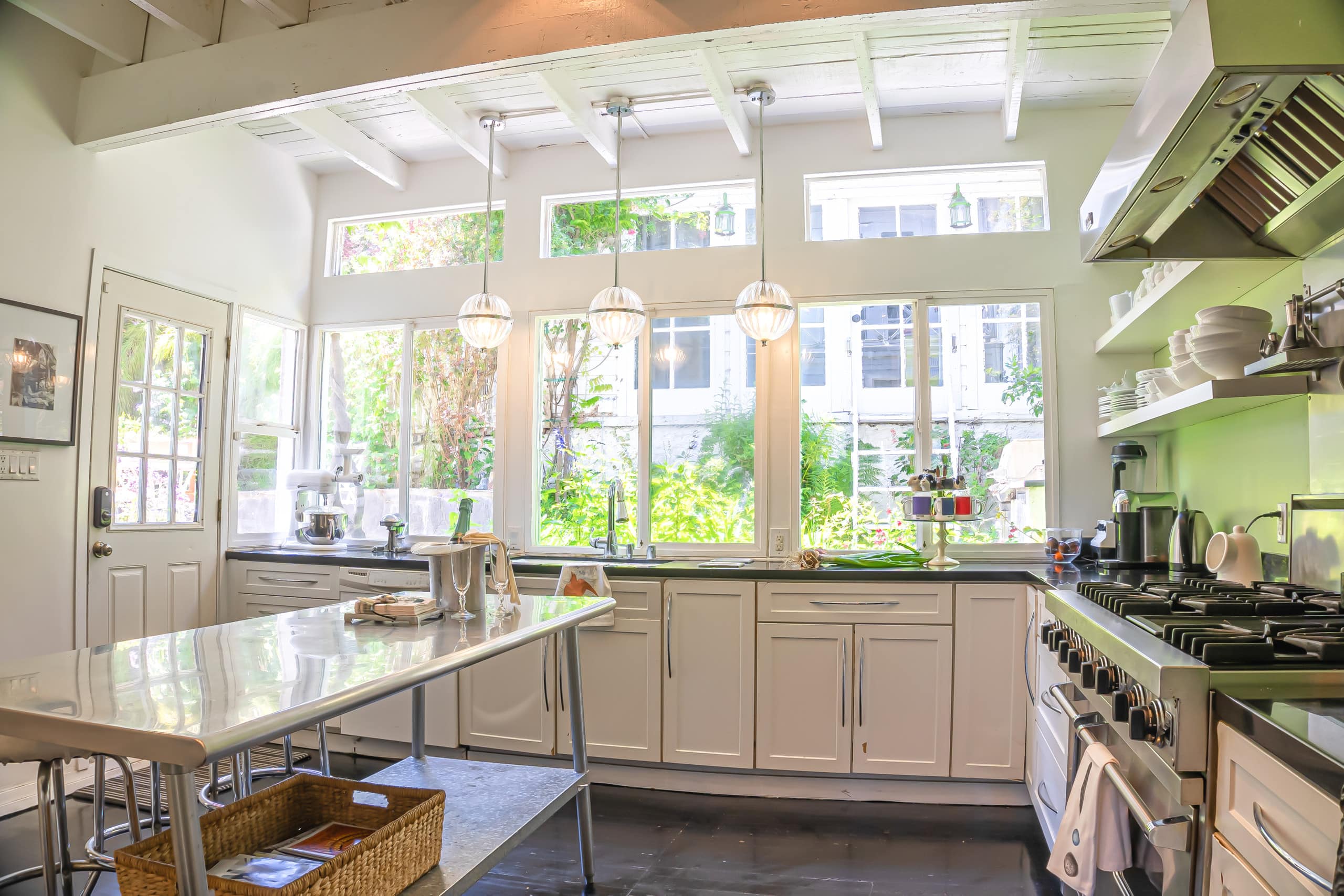 Villa in San Francisco · ★4.93 · 4 bedrooms · 5 beds · 3.5 baths - Image 5
