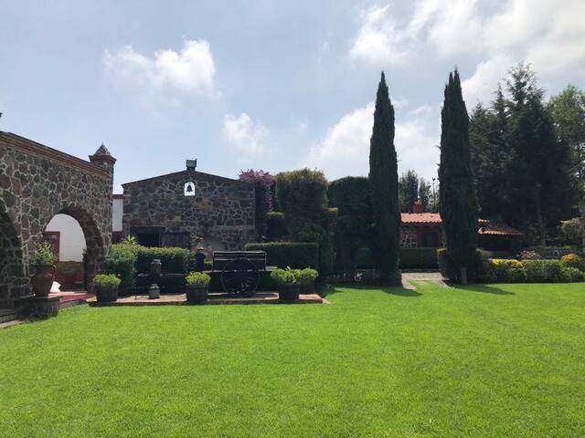 Hospédate en una hermosa finca campestre.