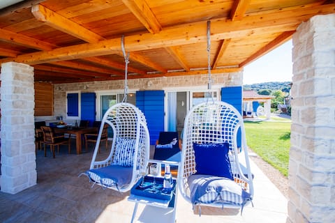 Popular Airbnb listing: Dalmatian Pearls Deluxe Homes by the sea - Muntan in Općina Pašman