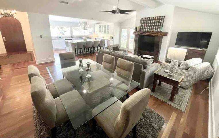 Unique DOWNTOWN SoCo Austin Jewel!! gallery image 3