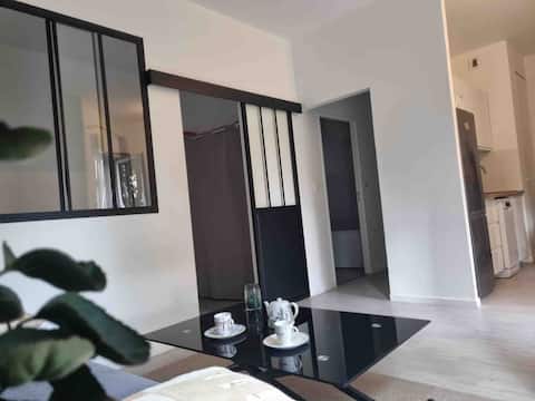 40 m2 studio at the foot of the RER D