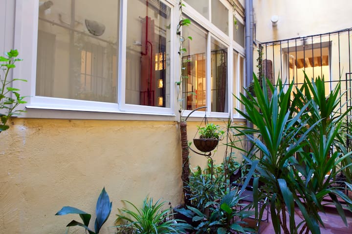 Beautiful loft in downtown Madrid gallery image 4