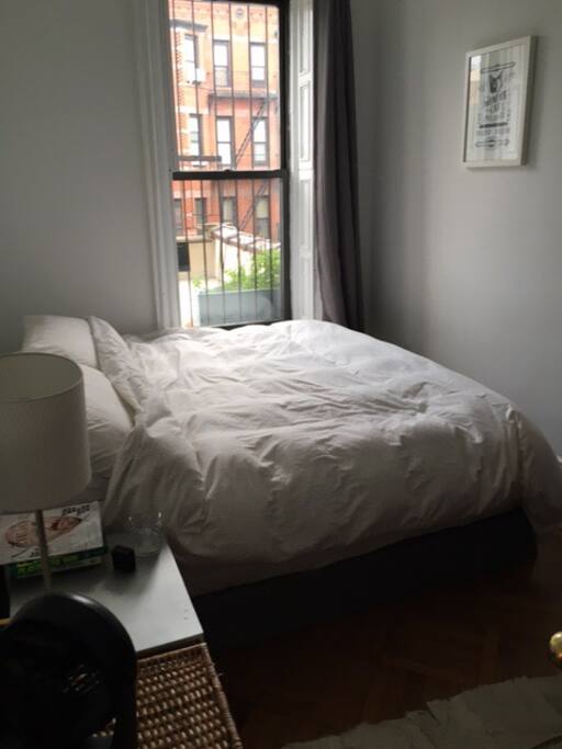 Bedroom, kingsize bed