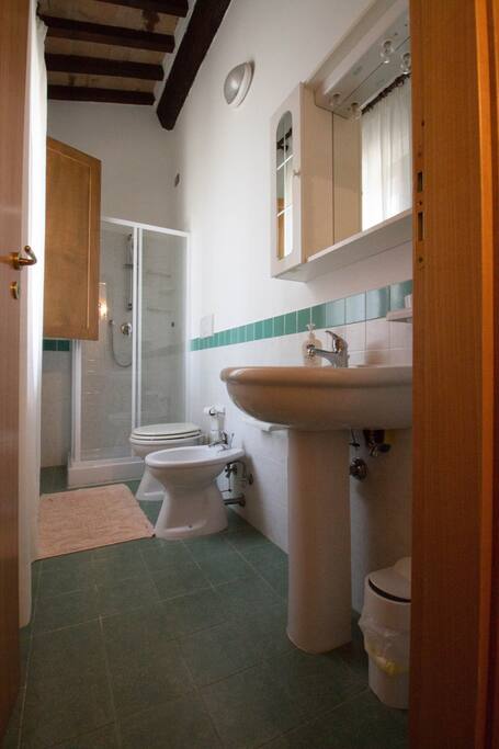 Bagno privato con doccia