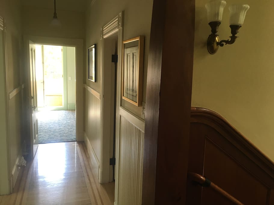 Hallway approaching guestroom
