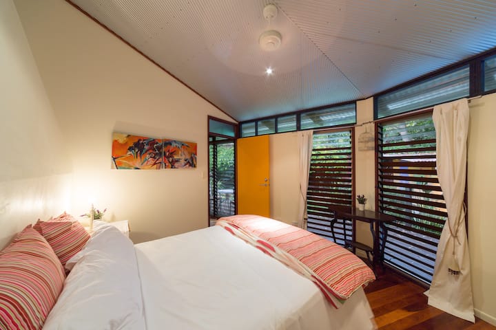 Garden Room - Queen Size Bed