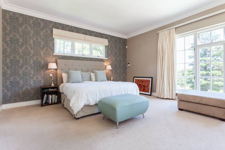 Sea view Villa in Secure Gated Estate, Cape Town gallery image 5