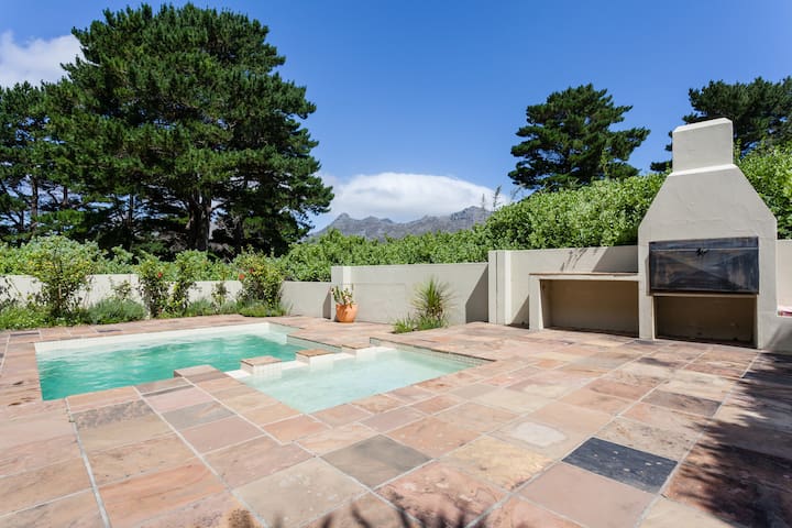 Sea view Villa in Secure Gated Estate, Cape Town
