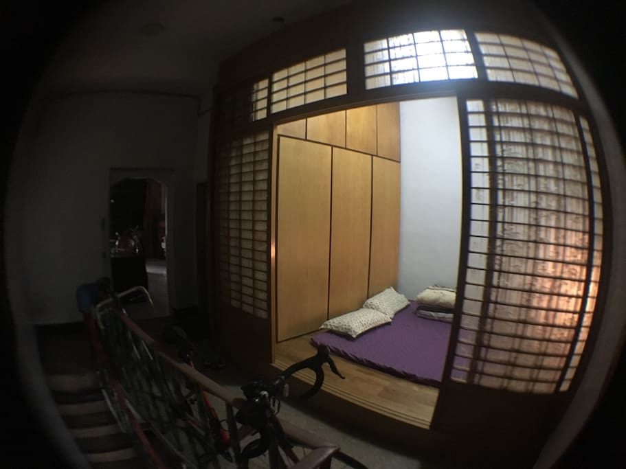 房间外看房间内