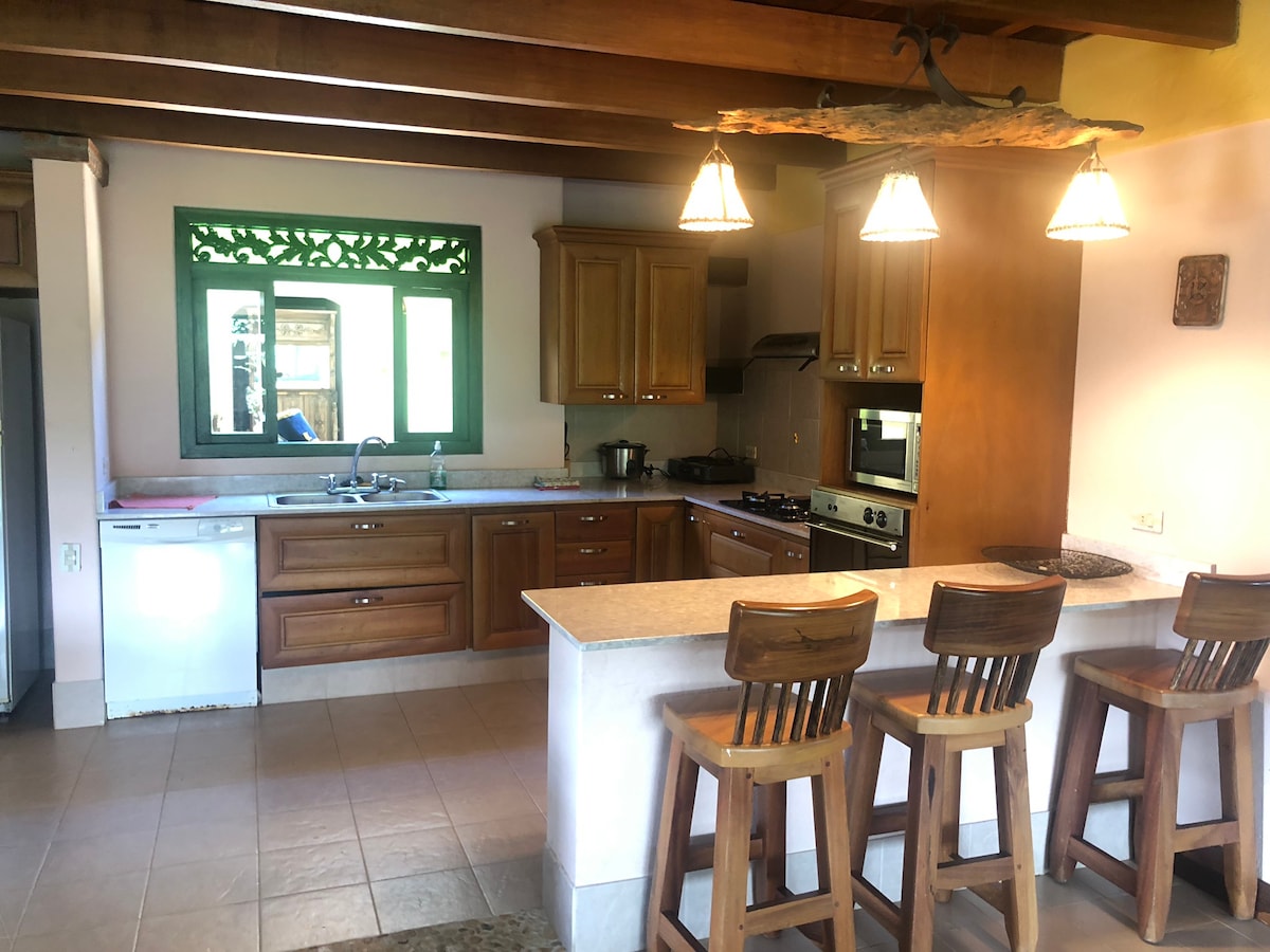 Colonial House — photo 1