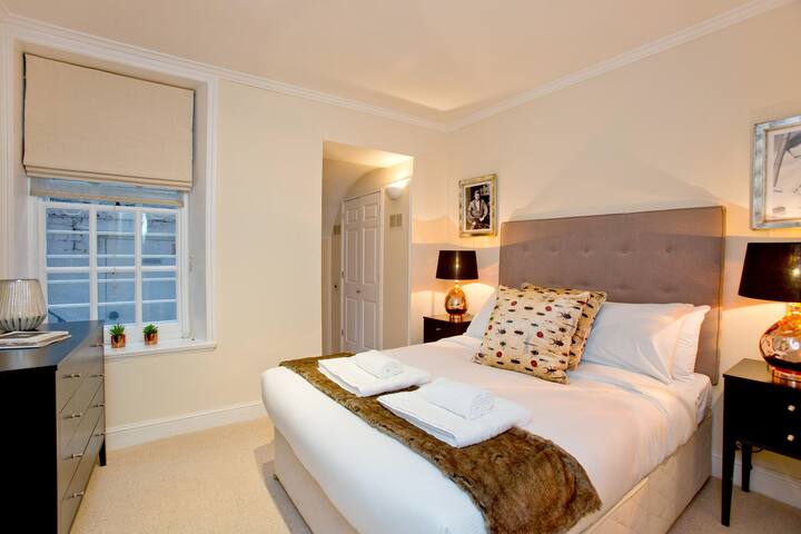 Bright and Luxury 2 Bedroom and 2 Bathroom near Sloane Square gallery image 5