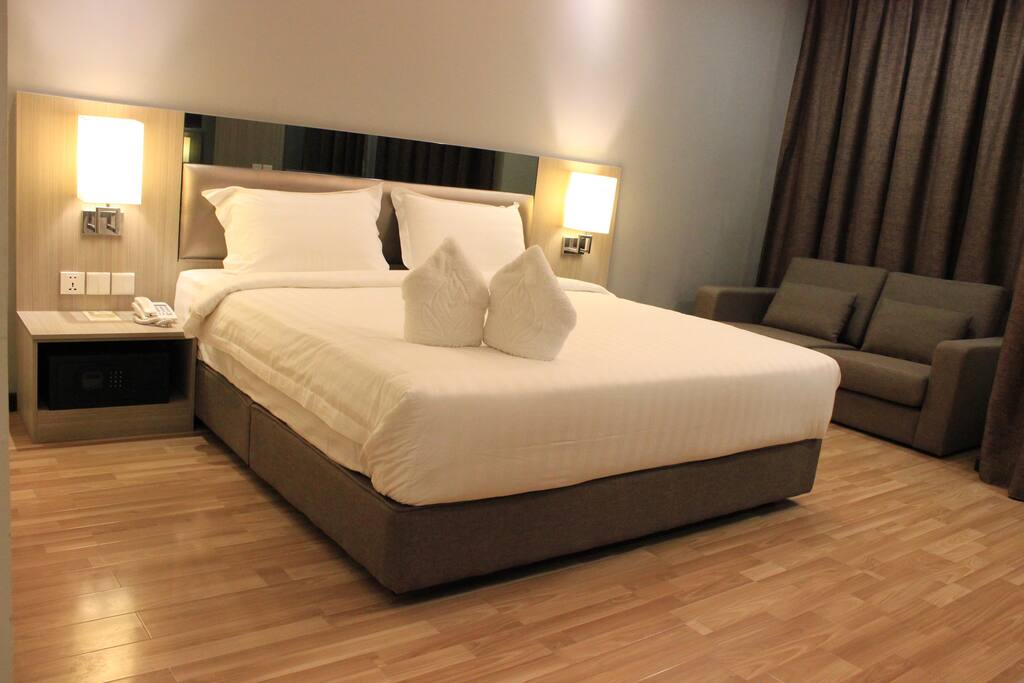 Deluxe King Room