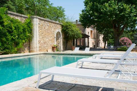 Outstanding mansion with 18th century gardens