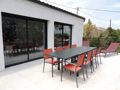 New villa 900m  from the beach