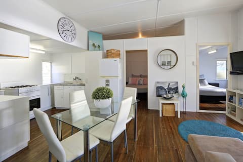 Cosy & quiet - Esplanade Beach house