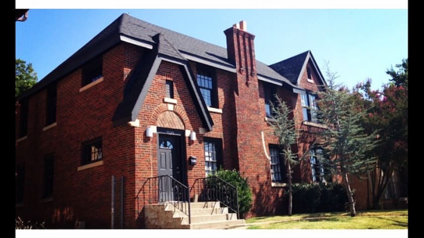 Historic Loft Home - Walk Anywhere!