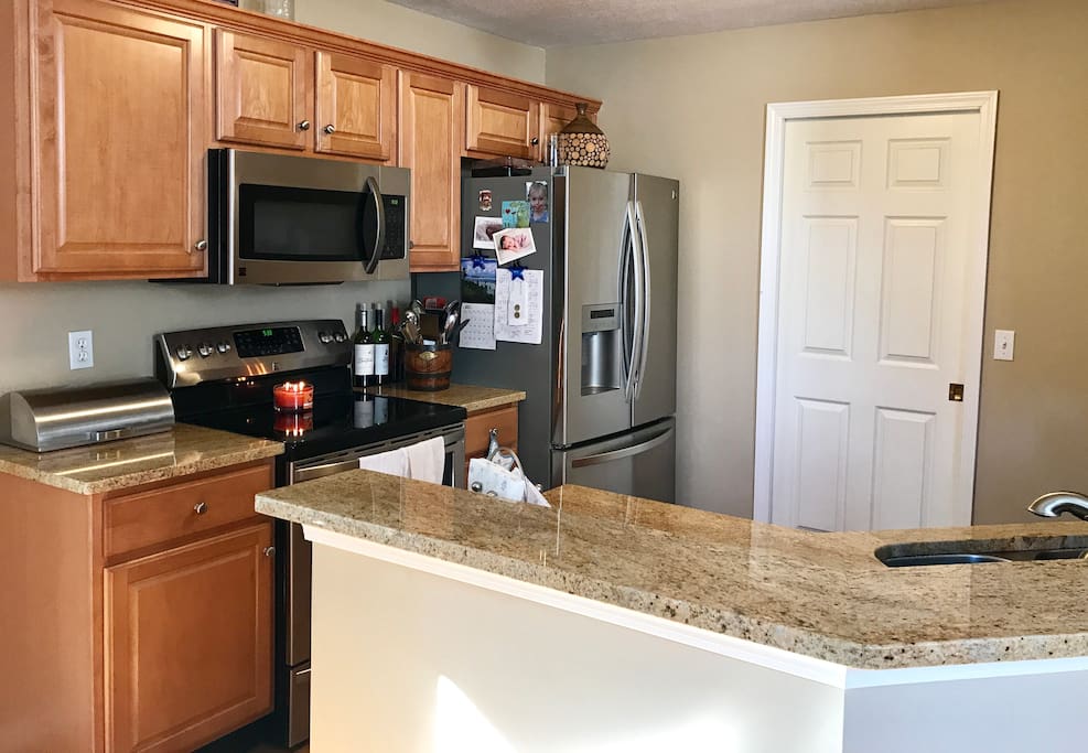 Kitchen- fully stocked, complimentary coffee/tea/cocoa are available for your enjoyment.