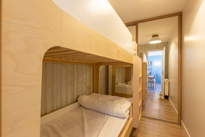 Cabin room con letto a castello e spogliatoio