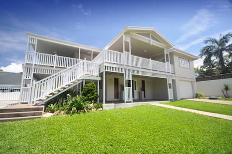 ISLAND ADVENTURE HOLIDAY HOUSE