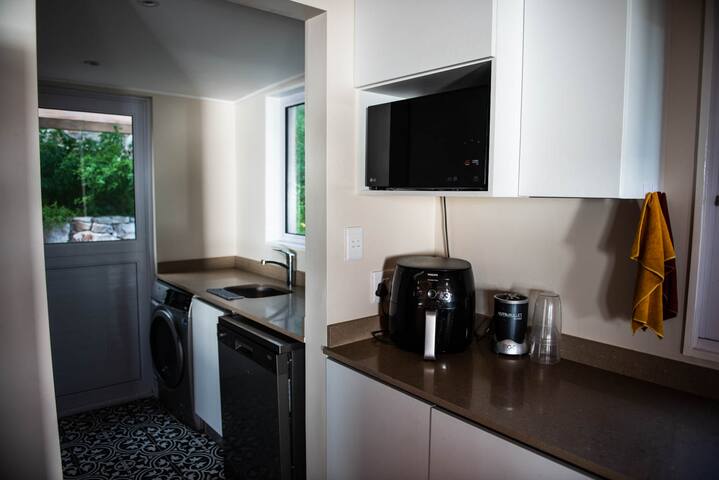 Exquisite sea view home gallery image 2