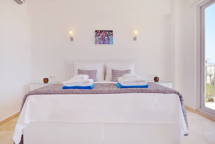 חדר שינה ראשי - מיטת קינגסייז