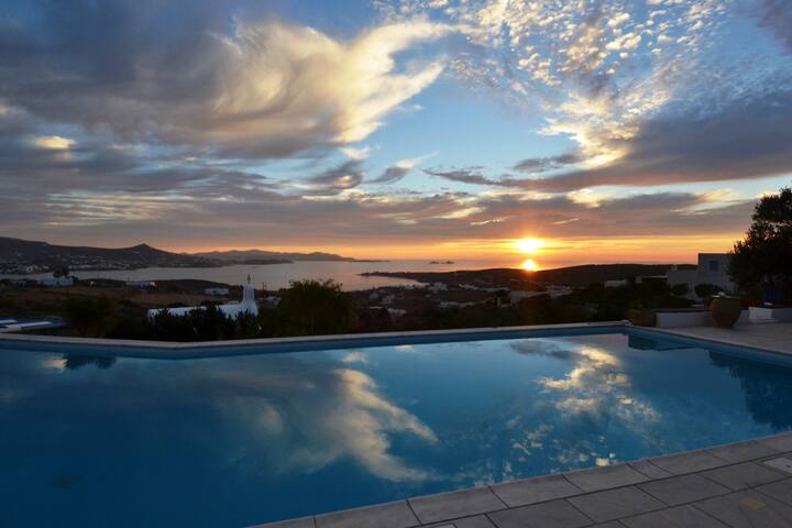 Superior 2 bedroom house with 2 guesthouses gallery image 3