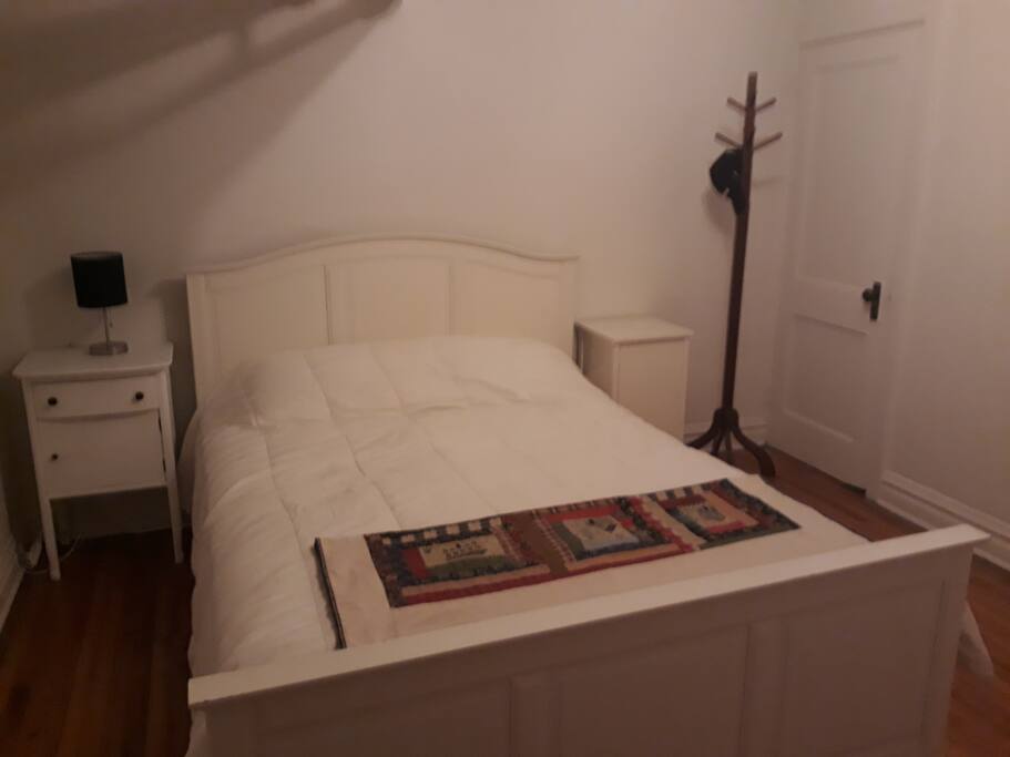 Queen size bed