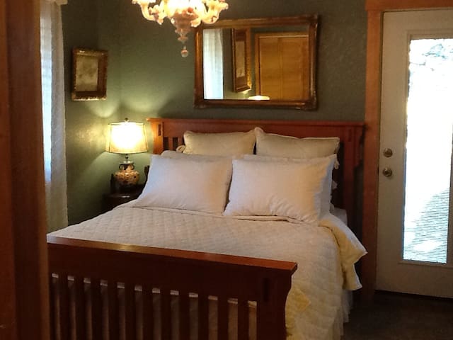 Exquisite en\u002639; Suite  Houses for Rent in Burlington 