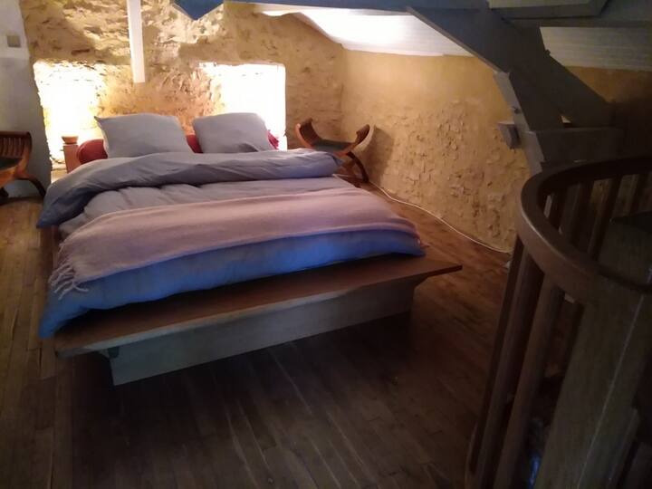 Საძინებელი ზემოთ