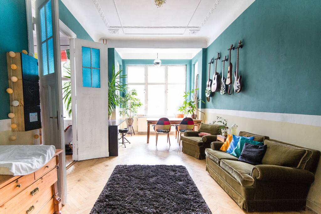 Living Room 2 with Dinnertable and guitars:)