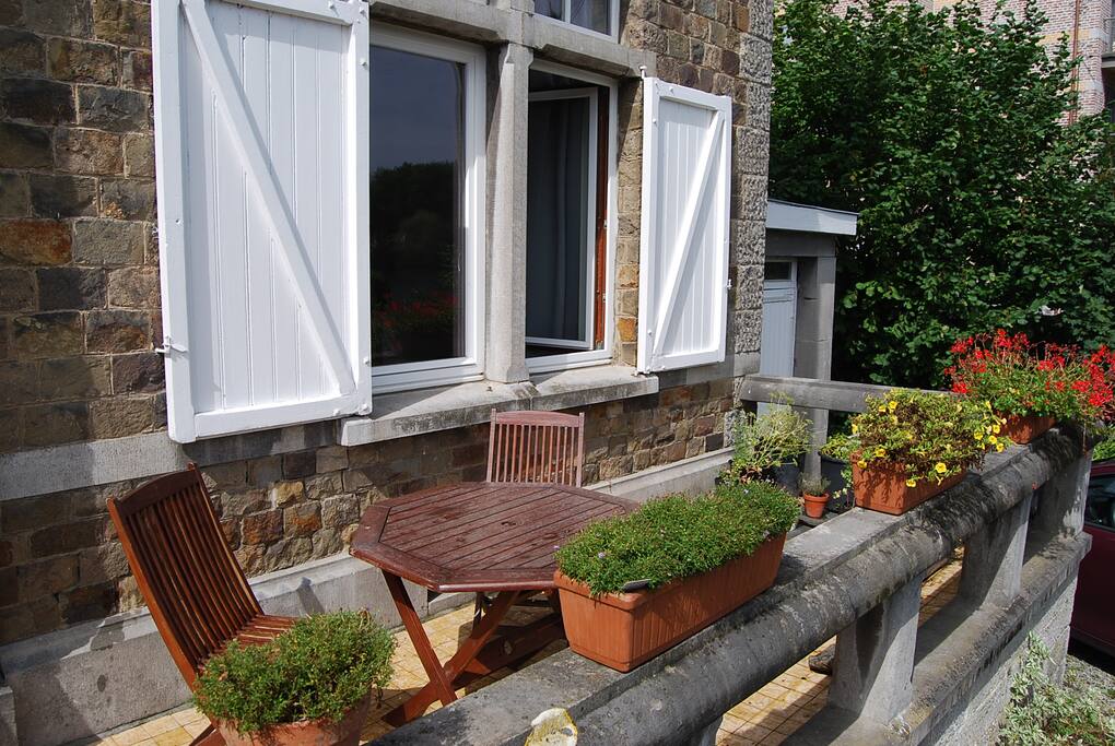Terrasse avec vue sur la Meuse