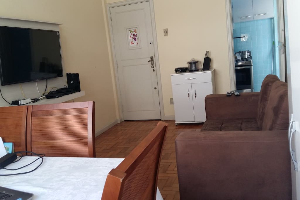 Sala com sofá cama