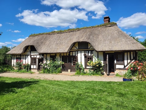 Renovated Cottage with Wooded Park