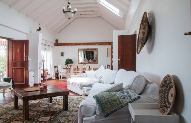 Charming Cape Dutch Farmhouse in Noordhoek gallery image 3
