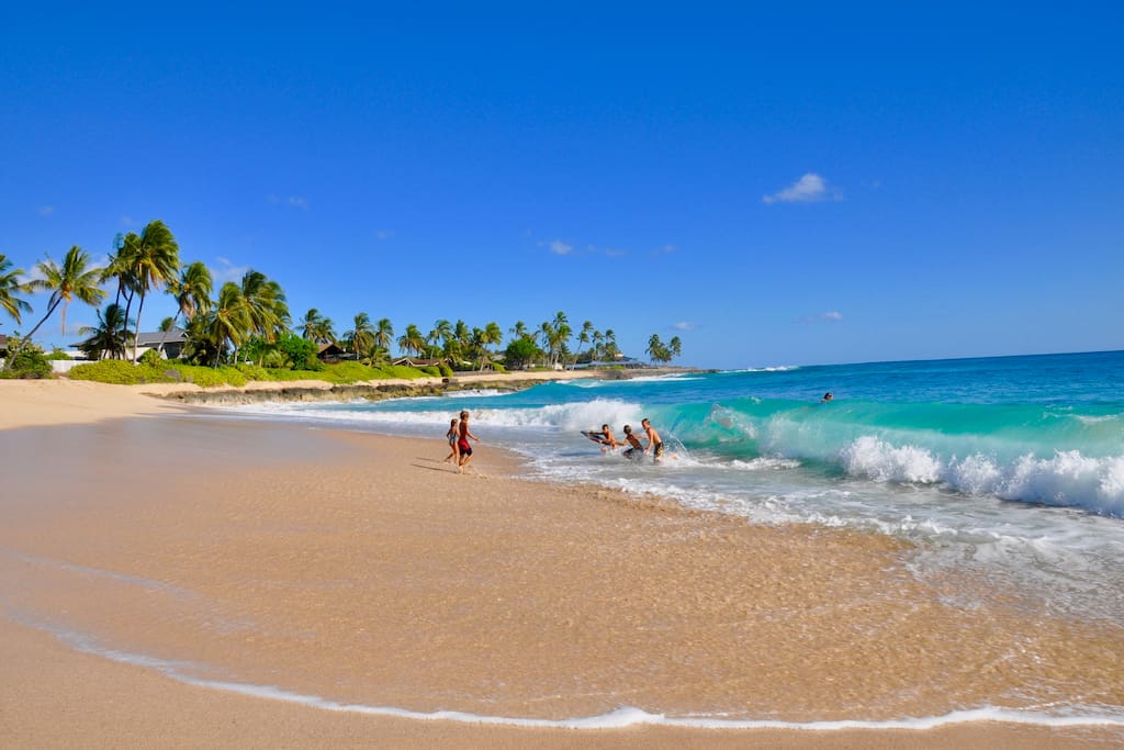 Makaha beach path is just a short walk or 2 minute drive from the guesthouse. It is a beautiful sandy bottom beach that depending on conditions is great for swimming, snorkelling, sunsets, surfing, shelling or to just relax on.