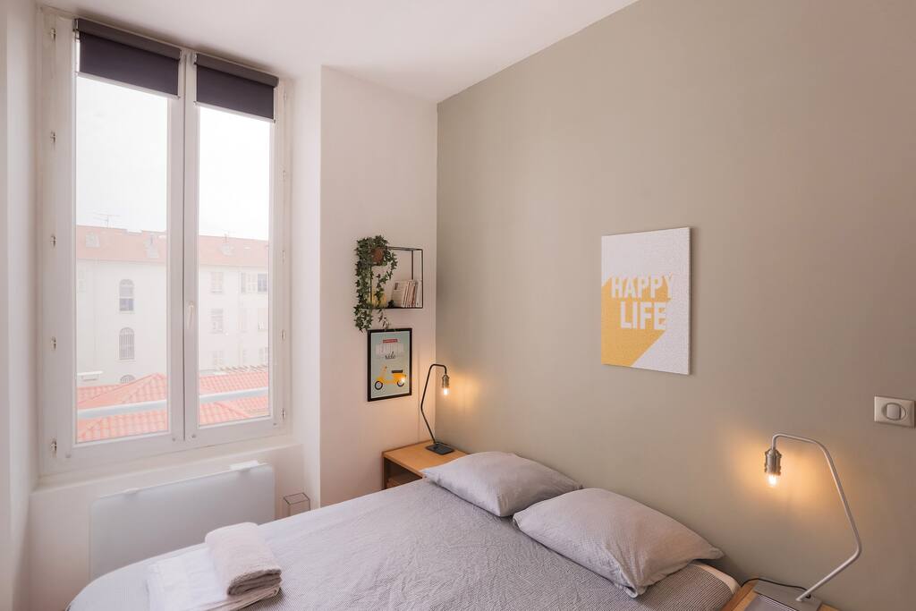 The bedroom quiet on the nice courtyard